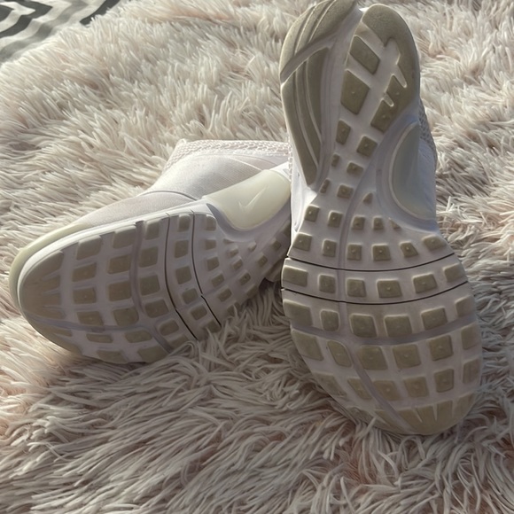 Gently Used Nike Sneakers - Picture 4 of 5